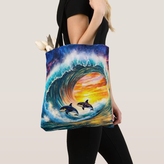 リッチAMeNギルによる波胴デザインの中のオルカス トートバッグ (クローズアップ)