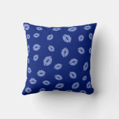 リップスティックキスシームレスパターン – ブルートーン クッション (裏面)