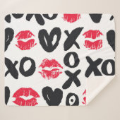 リップスティックキスハートシームレスな背景 シェルパブランケット (正面(横))