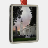 リトアニアのヴィリニュスにあるカテドラル広場 – - メタルオーナメント (右)