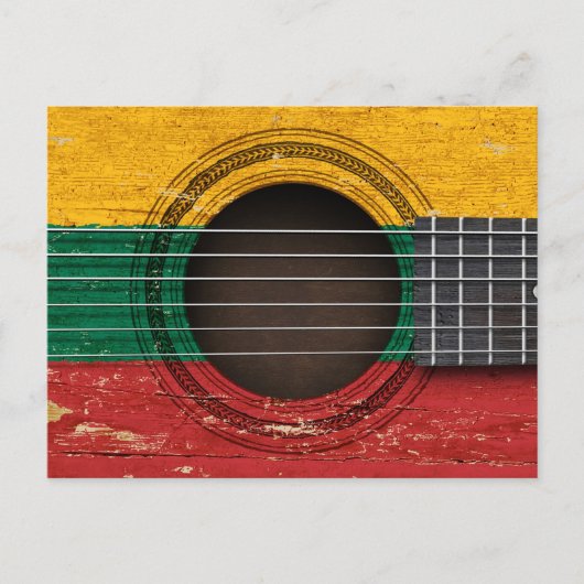 リトアニア国旗を持つオールドアコースティックギター ポストカード (正面)