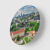 リトアニア、ビリニュスの航空写真 ラウンド壁時計 (傾斜)