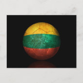 リトア擦り切れたニア国旗のサッカーボール ポストカード (正面)