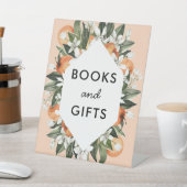 リトルかわいこちゃんをテーマにした赤ちゃんシャワーの本とプレゼント 台座サイン (インサイチュ)