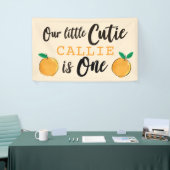 リトルかわいこちゃんオレンジファースト誕生日バナー 横断幕 (トレードショー)