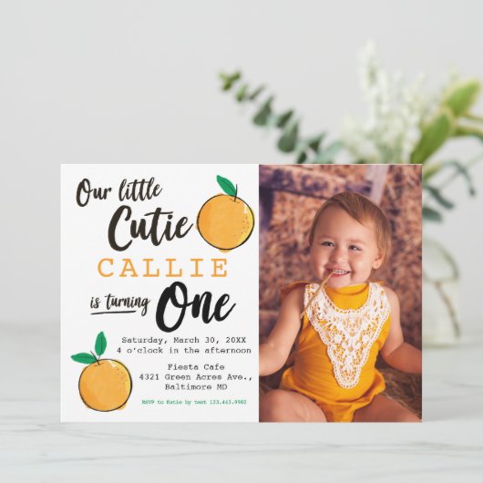 リトルかわいこちゃんオレンジフォトファースト誕生日 招待状 (スタンド正面)