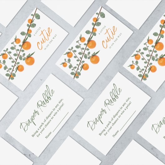 リトルかわいこちゃんオレンジ色の赤ちゃんシャワーおむつラッフル エンクロージャーカード