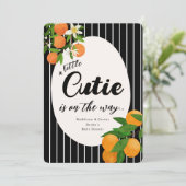 リトルかわいこちゃんオレンジ赤ちゃんシャワー – マーケオーガニックット 招待状 (スタンド正面)