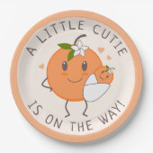 リトルかわいこちゃんオンザウェイ |かわいいオレンジ色の赤ちゃんシャワー ペーパープレート (正面)
