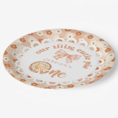 リトルかわいこちゃんパイが1歳の誕生日を回している ペーパープレート (アングル)