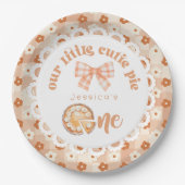 リトルかわいこちゃんパイが1歳の誕生日を回している ペーパープレート (正面)