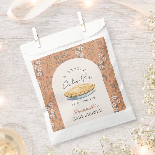 リトルかわいこちゃんパイオレンジフローラ赤ちゃんシャワー フェイバーバッグ (クリップ留めされた状態)