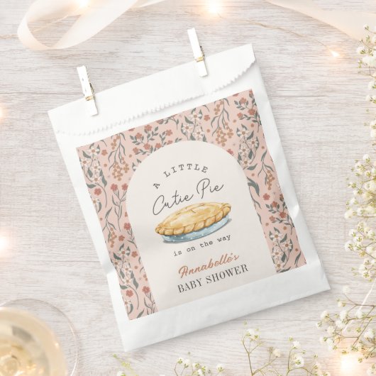 リトルかわいこちゃんパイピンクフローラ赤ちゃんシャワー フェイバーバッグ (クリップ留めされた状態)