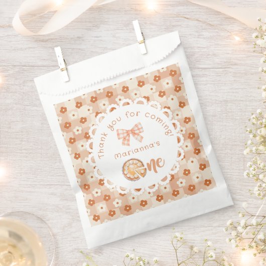 リトルかわいこちゃんパイ1st誕生日ジンガムサンキュー フェイバーバッグ (クリップ留めされた状態)