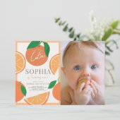 リトルかわいこちゃんモダンオレンジ1stバースデーフォト 招待状 (スタンド正面)