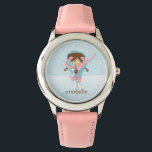 リトルアイススケーター{pink} 腕時計<br><div class="desc">この愛らしい時計は小さな氷のスケートで滑る女の子の愛らしいベクトルイラストレーションを特徴としパーソナライズされたて、あなたの小さな女の子の名前、モノグラム、イニシャル、または完璧なの贈り物のためのあなたの選択の任意の文字と一緒にすることができカスタムる。</div>
