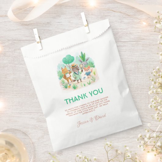 リトルエクスプローラーフォレスト探偵少年の赤ちゃんシャワー フェイバーバッグ (クリップ留めされた状態)