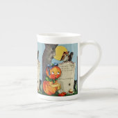 リトルカボチャの女の子と友人 ボーンチャイナマグカップ (右)