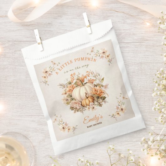 リトルカボチャはパステルベビーシャワーの途中にある フェイバーバッグ (クリップ留めされた状態)