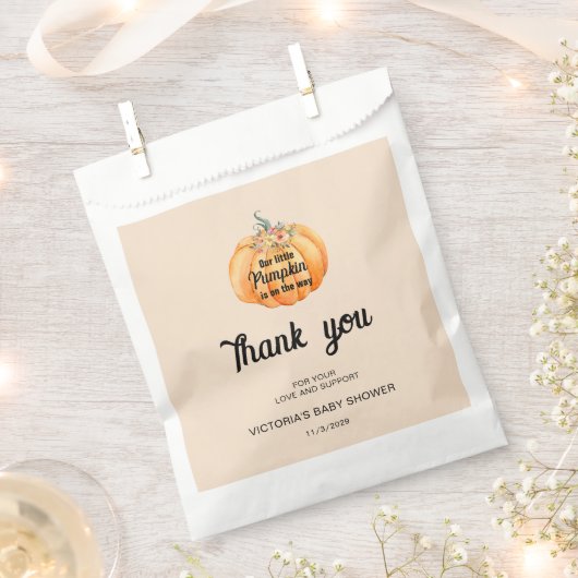 リトルカボチャはベビーシャワーの途中にある フェイバーバッグ (クリップ留めされた状態)