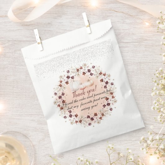 リトルカボチャは秋の赤ちゃんシャワーの途中にある フェイバーバッグ (クリップ留めされた状態)