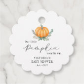 リトルカボチャは赤ちゃんシャワーがホタテになった途中だ フェイバータグ (正面)