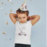 リトルカンプキンガールバースデーパーティー トドラーTシャツ<br><div class="desc">可愛いTシャツお子さまのカボチャテーマ誕生日パーティー！水の色のイラストレーション白いカボチャと紫の花。</div>