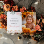 リトルカンプキンファースト誕生日パーティーサンキューカード 招待状<br><div class="desc">**Little Pumpkin First Birthday Party Photo**で、あなたの小さな人の特別な日の思い出をキャプチャする。これらのカードは秋のカボチャテーマで美しくデザインされ、誕生祝いの写真を含む宇宙を提供し、ゲストが大切にするパーソナルtouchを追加する。秋色の色合いとカボチャ魅力的のモチーフで飾られたサンキューカードは、愛と贈り物に対する表現友人や家族への感謝の心のこもった方法を提供する。写真を入れることでパーソナライズされた、各カードが記念ユニーク品となり、パーティー終了後にゲストの皆様に感謝の気持ちを伝える。</div>