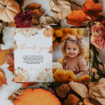 リトルカンプキンファースト誕生日写真サンキューカード 招待状<br><div class="desc">Little Pumpkinの紹介First誕生日フォトサンキューカードは、あなたの感謝のノートに個人的な魅力的touchを追加するように設計された。かわいいカボチャのデザインと暖かい紅葉を搭載し、このカードはあなたの小さな写真の特別な写真のための宇宙を含む。あなたの表現に最適感謝していで、あなたの子供の最初の誕生祝いをさらに思い出に残る心を作る。</div>