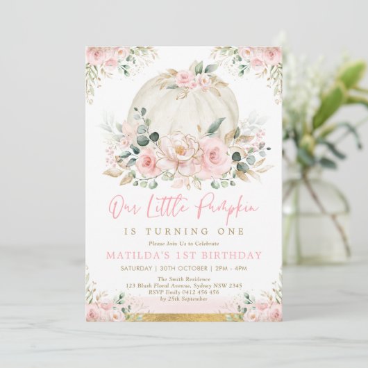 リトルカンプキン赤面ピンクフローラ秋誕生日 招待状 (スタンド正面)