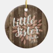 リトルシスターパーソナライズされたベビーガールウッドグレイン セラミックオーナメント (裏面)