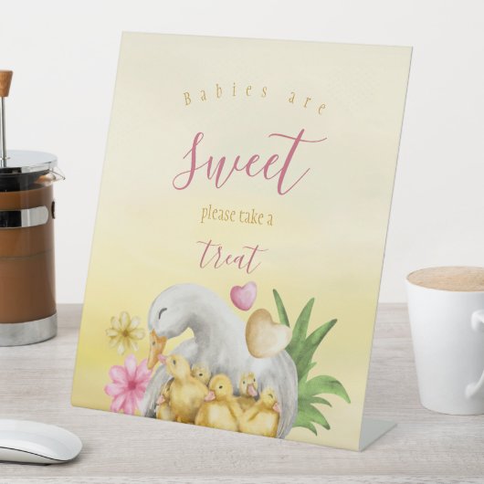 リトルスウィートハートイエローモミアヒル&ベビーシャワー 台座サイン (インサイチュ)