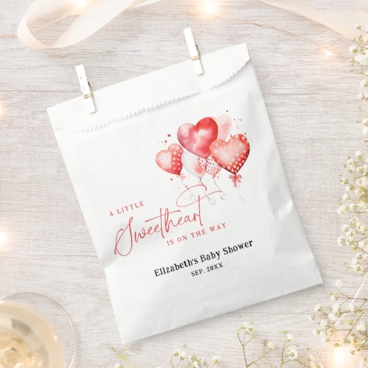 リトルスウィートバレンタインデーモダンベビーシャワー フェイバーバッグ (クリップ留めされた状態)