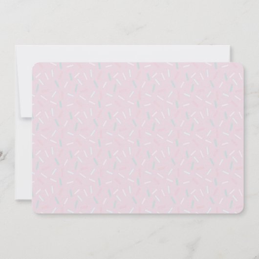 リトルスウィートピンクカップケーキフォト誕生日 招待状 (裏面)