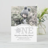 リトルスノーフレークシルバーグリッター1歳誕生日写真 招待状 (スタンド正面)