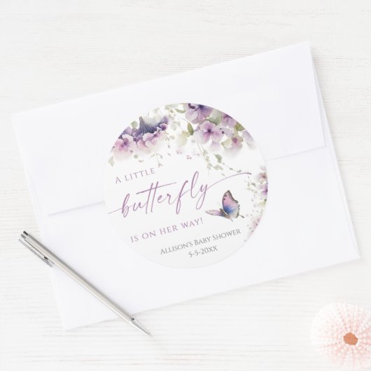 リトルバタフライは紫色の赤ちゃんシャワーの途中にある ラウンドシール (封筒)
