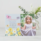 リトルバタフライダッフォディルガール誕生日写真 招待状 (スタンド正面)