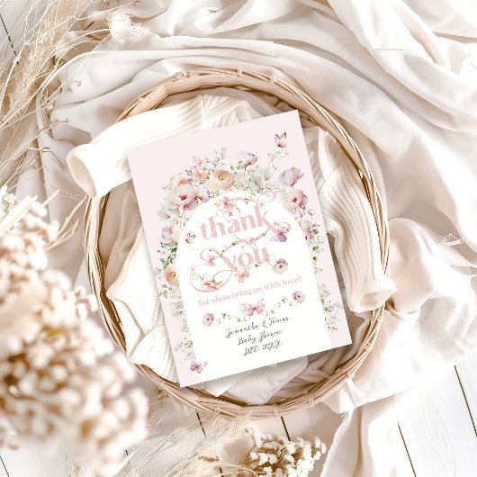 リトルバターフライ赤面ピンクフローラガールベビーシャワー サンキューカード