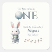 リトルバニーが1ブルーボーイズ1歳の誕生日を飾る スクエアシール (正面)