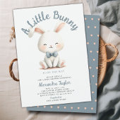 リトルバニーボウタイかわいいシンプル男の赤ちゃんシャワー 招待状