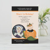 リトルパンプキンハロウィーン5x7フォト誕生日 招待状 (スタンド正面)