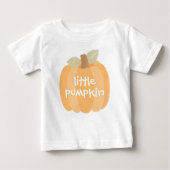 リトルパンプキン秋ハロウィンまたは誕生日ベイビー ベビーTシャツ (正面)