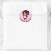 リトルパーソナライズされたカートゥーンガールピンク誕生日 ラウンドシール (バッグ)