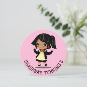 リトルパーソナライズされたカートゥーンガールピンク誕生日 招待状 (スタンド正面)