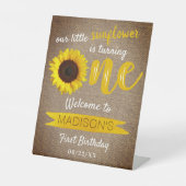 リトルヒマワリ1歳の誕生日へようこそ 台座サイン (正面)