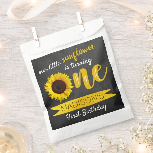 リトルヒマワリ1歳の誕生日パーティー フェイバーバッグ (クリップ留めされた状態)