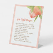 リトルピーチレイトナイトおむつ赤ちゃんシャワーゲーム 台座サイン (正面)