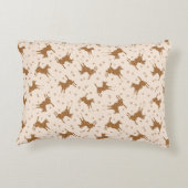 リトルブラウン馬 – サーモンピンク。 アクセントクッション (裏面)