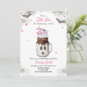 リトルブーちゃん２歳お誕生日おめでとう　ゴーストミルクシェイクピンク 招待状 (スタンド正面)