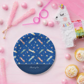 リトルボーイレーシングカーの水色パターン青 ペーパープレート (パーティー)